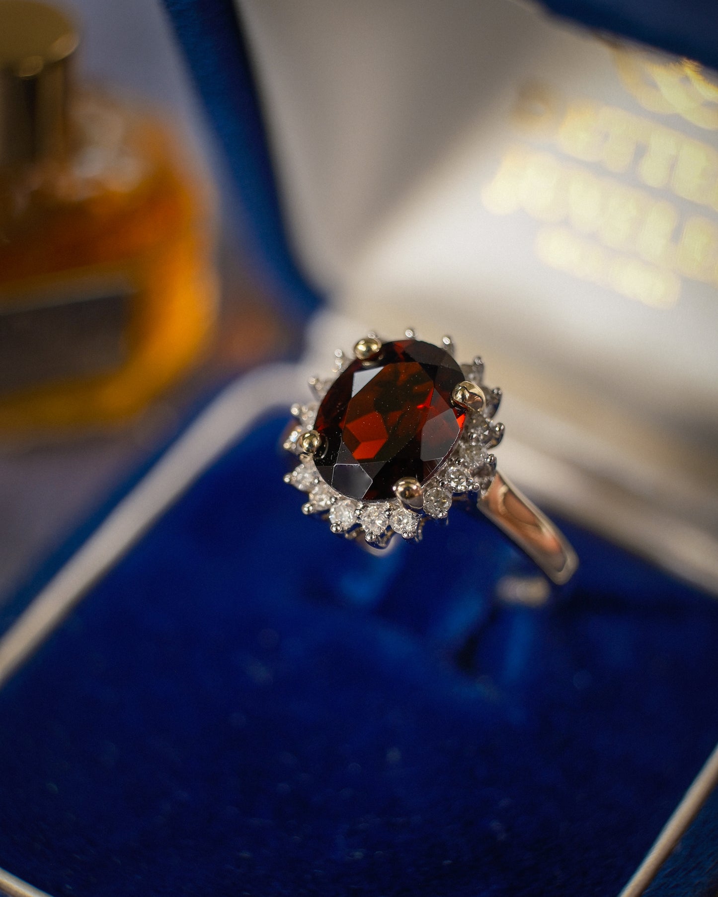 Graziana • Vintage Granaat & Diamant Cluster
