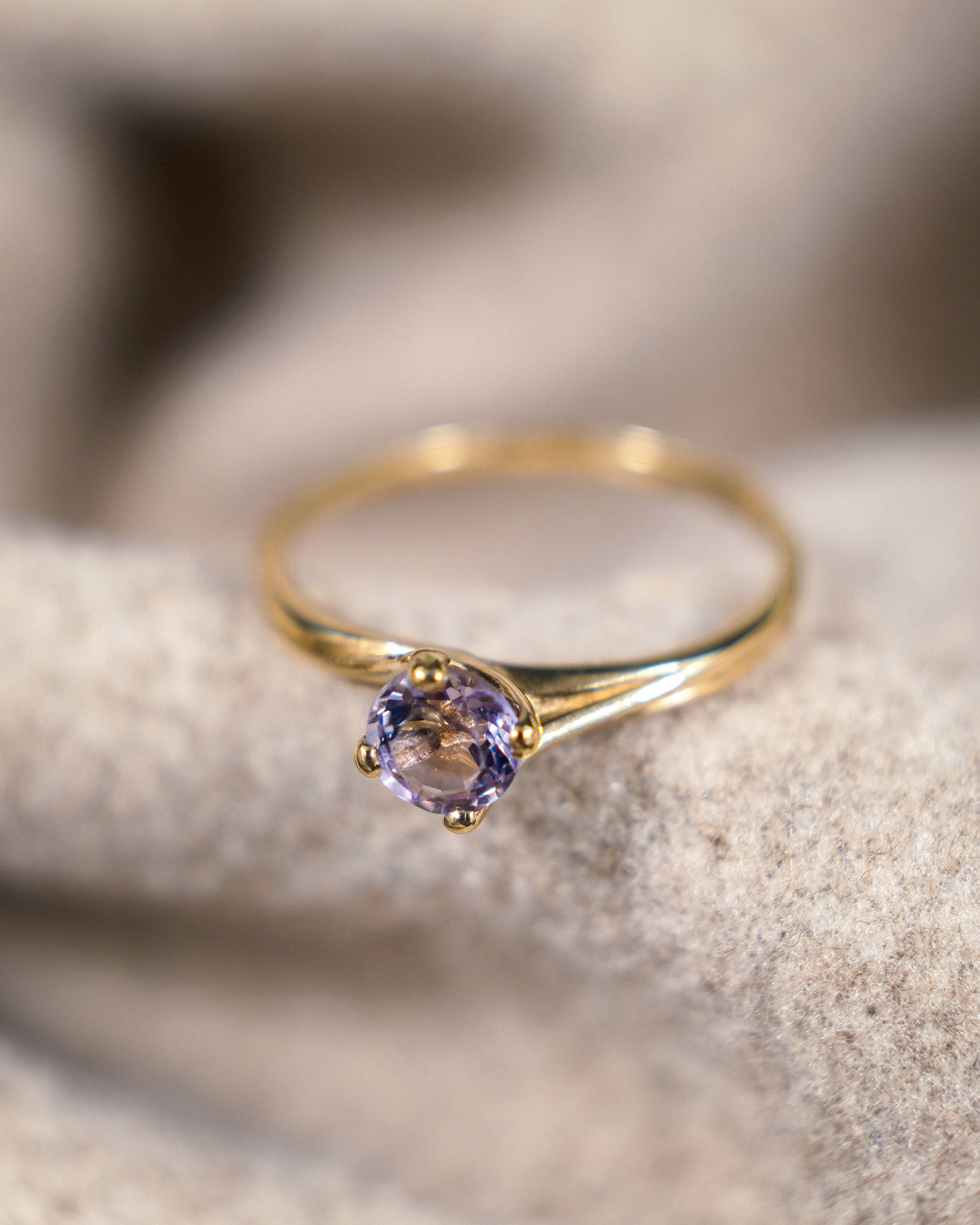 Celestine • Vintage Amethist Solitaire Ring