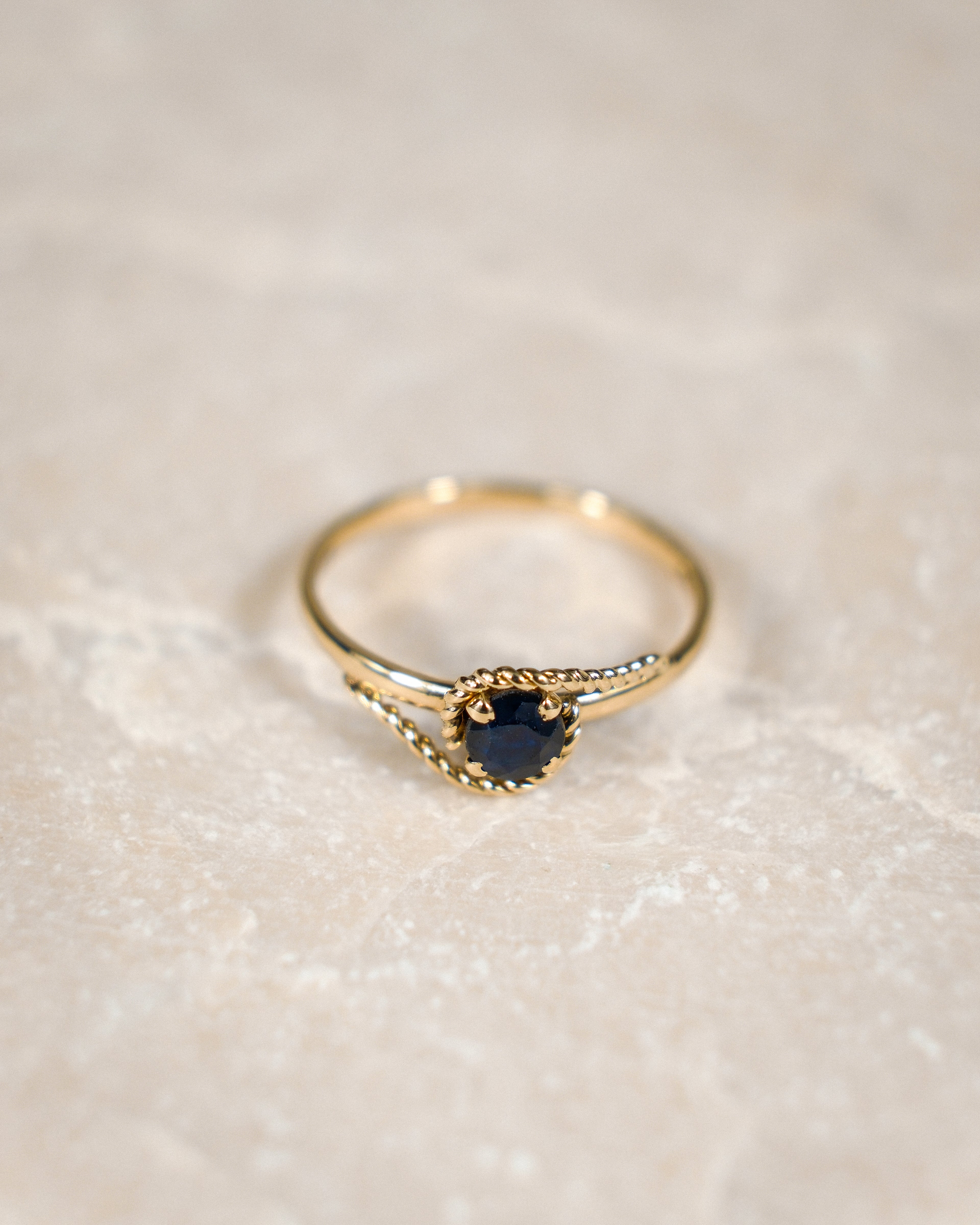 Elara • Vintage Saffier Dress Ring