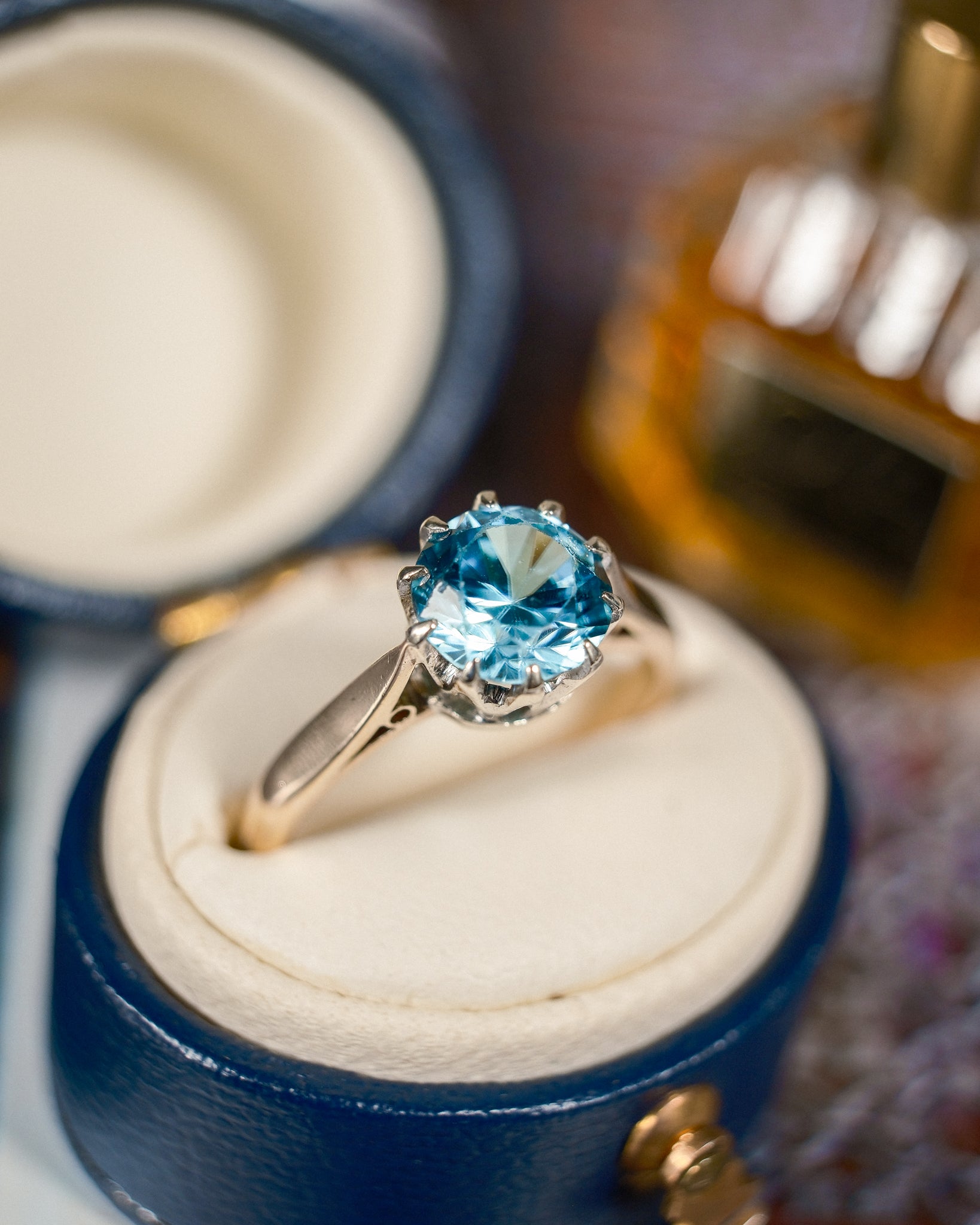 Marion • Vintage Blauwe Zirkoon Solitair