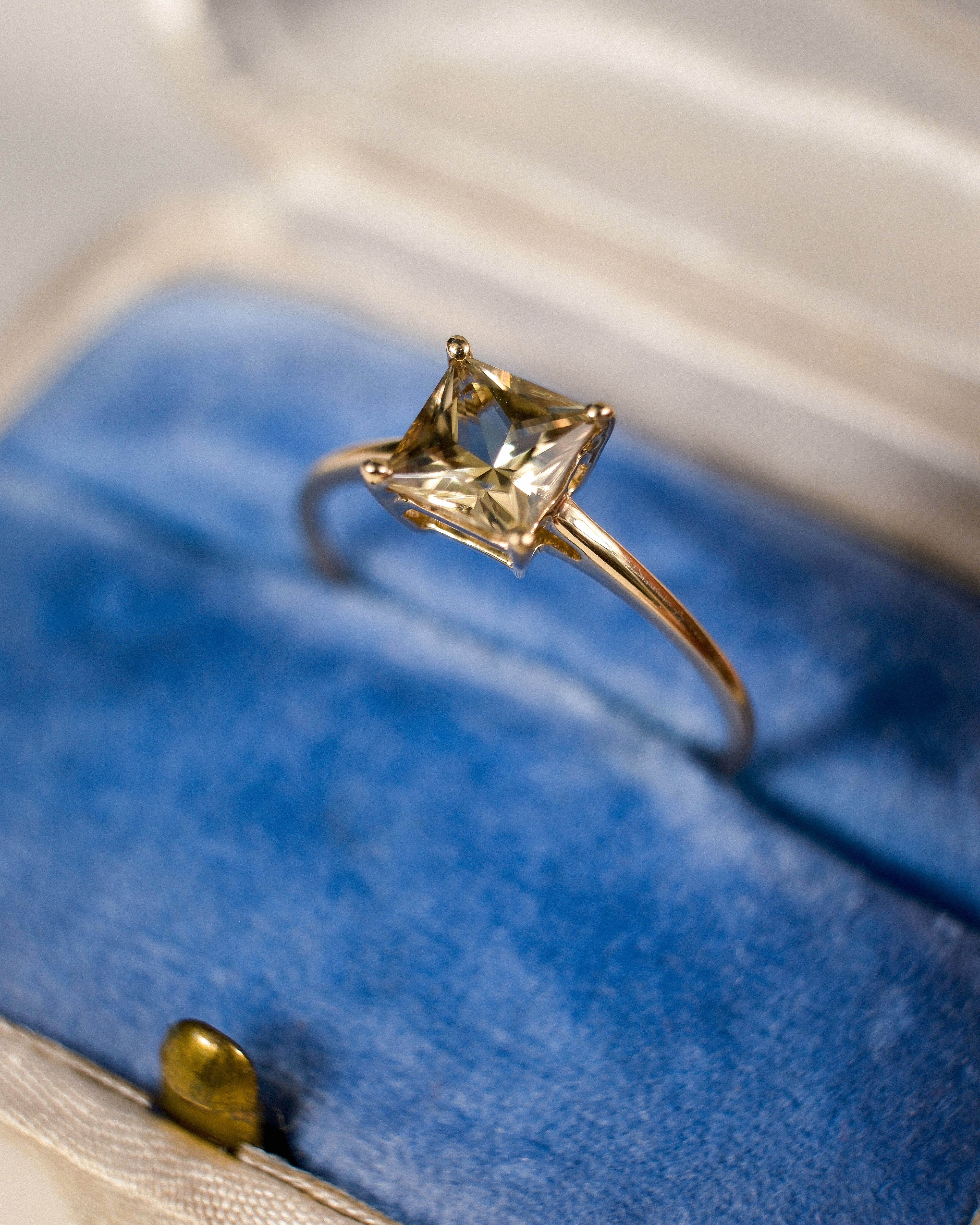 Noëlle • Vintage Citrien Solitaire Ring