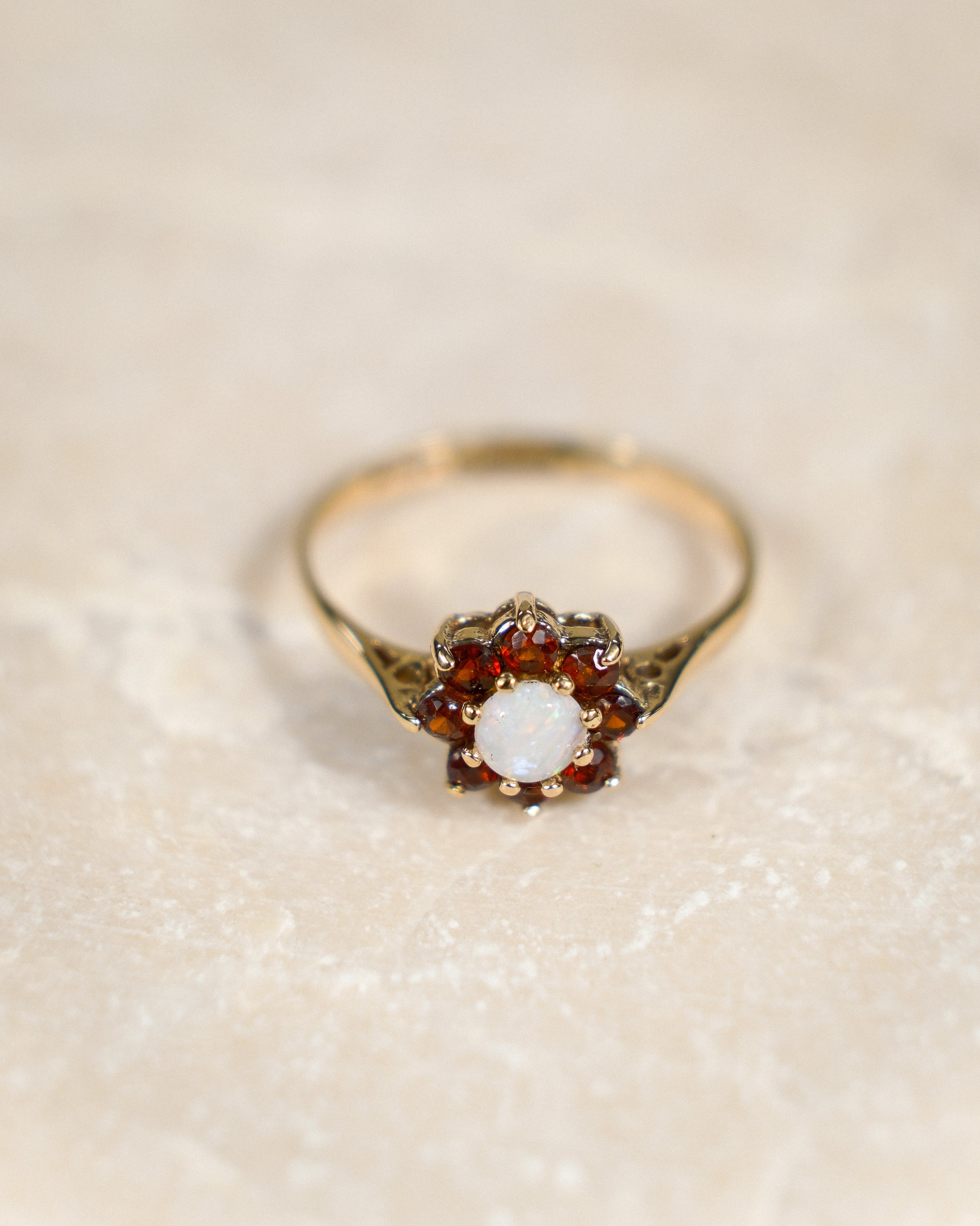 Solara • Vintage Granaat & Opaal Cluster Ring
