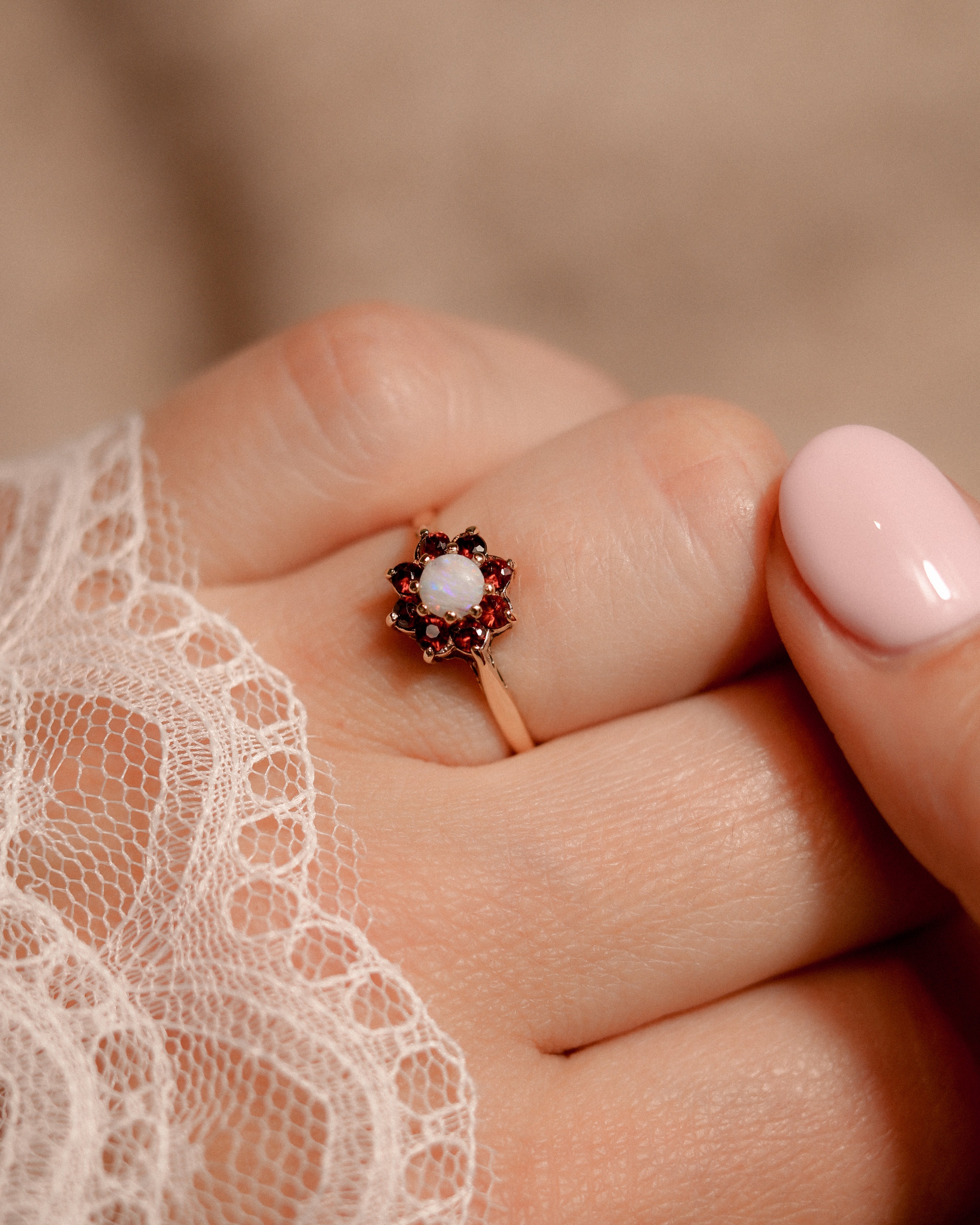 Solara • Vintage Granaat & Opaal Cluster Ring