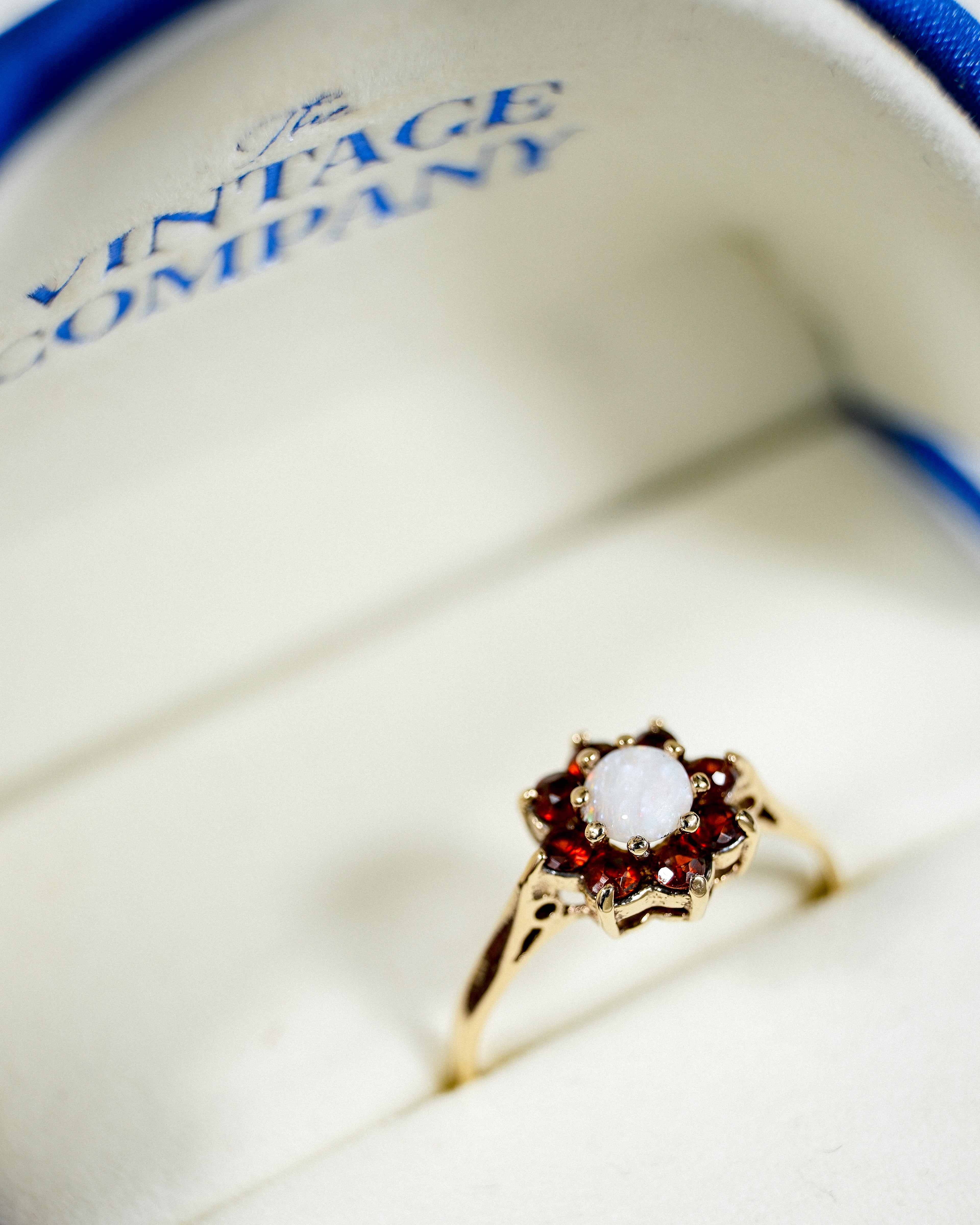 Solara • Vintage Granaat & Opaal Cluster Ring