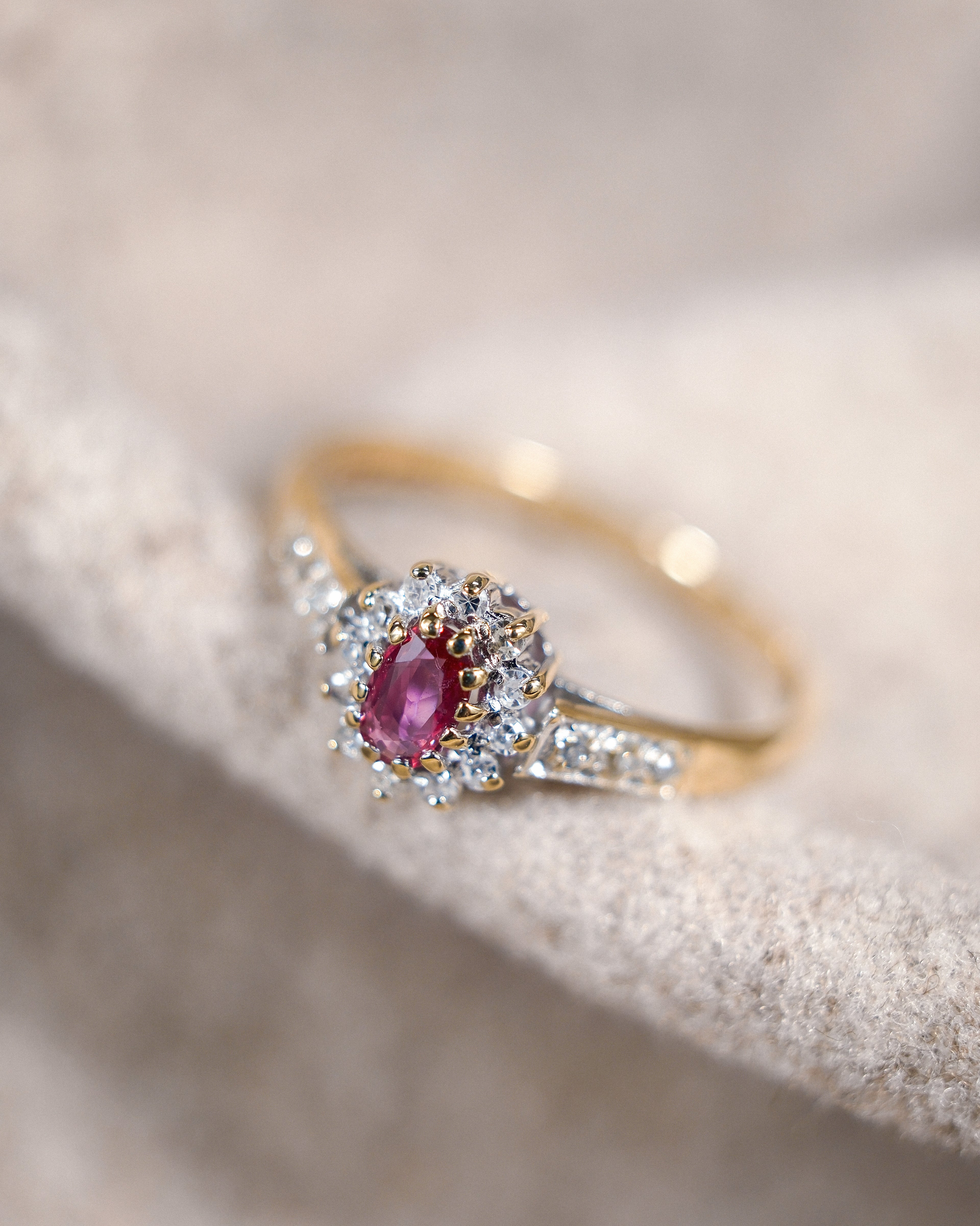 Valora • Vintage Robijn & Diamant Cluster Ring