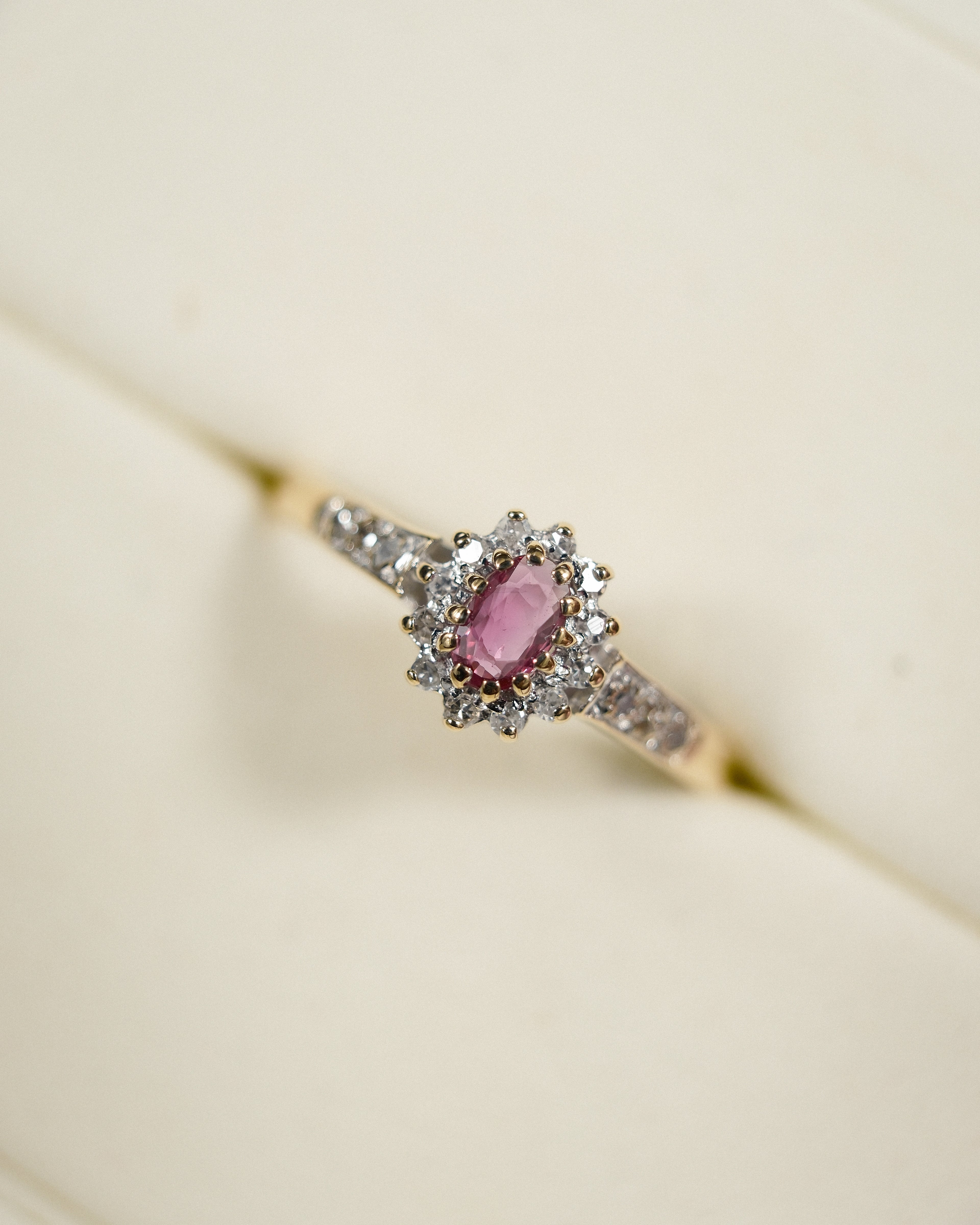 Valora • Vintage Robijn & Diamant Cluster Ring